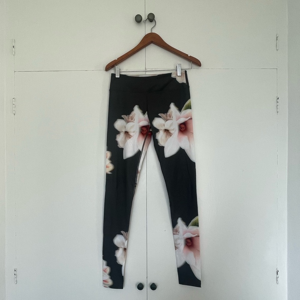 Carbon Floral Printed Leggings | Size S